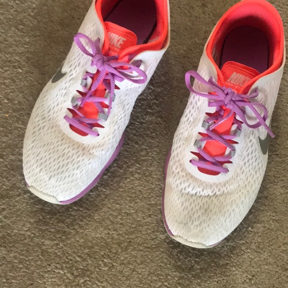 White Nikes - Picture 1 of 3